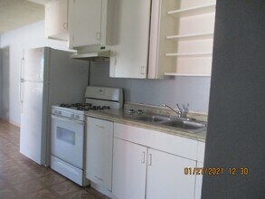 1048 &amp; 1100 E Ave. in National City, CA - Foto de edificio - Interior Photo