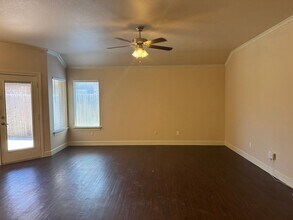 9803 Avenue V in Lubbock, TX - Foto de edificio - Building Photo