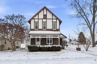 503 W Palace Row in Geneseo, IL - Building Photo
