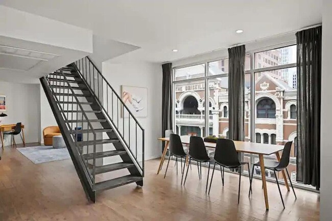 505 W 7th St