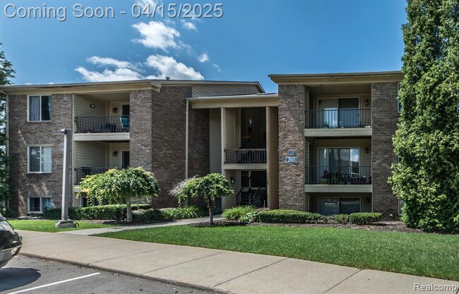 property at 2605 Greenstone Blvd
