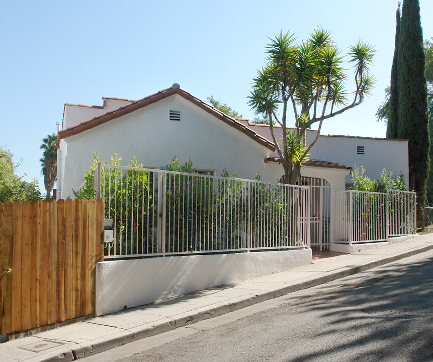 3236 Descanso Dr in Los Angeles, CA - Building Photo