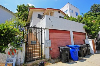 1305 Silver Lake Blvd in Los Angeles, CA - Building Photo - Building Photo