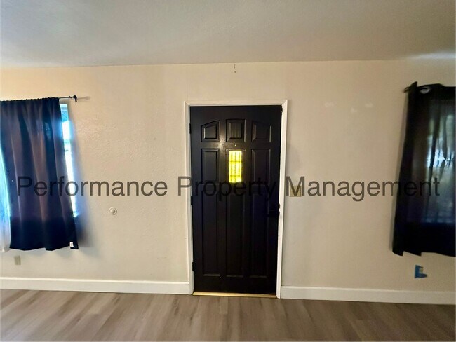 239 W China Grade Loop in Bakersfield, CA - Building Photo - Building Photo