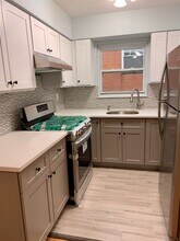 229 E 237th St, Unit 2nd floor in Bronx, NY - Building Photo - Building Photo