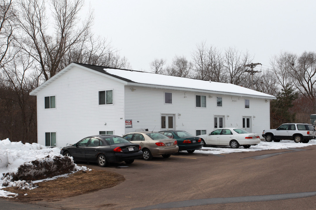 1821 7th St E in Menomonie, WI - Building Photo