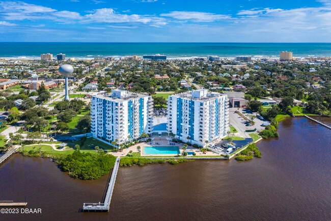 935 N Halifax Ave in Daytona Beach, FL - Building Photo - Building Photo