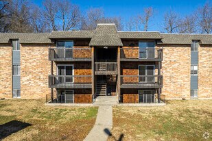 10302 W 62nd St in Shawnee, KS - Building Photo