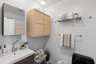 6 Seville Way in San Mateo, CA - Building Photo