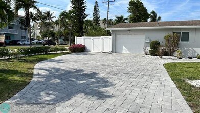 801 SE 14th St in Deerfield Beach, FL - Foto de edificio - Building Photo