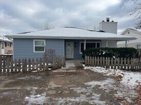 3319 Marquette St in Davenport, IA - Building Photo