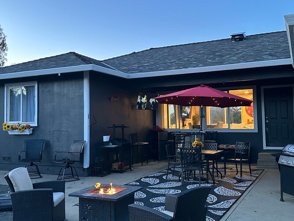 16700 Mt Madonna Rd in Los Gatos, CA - Building Photo