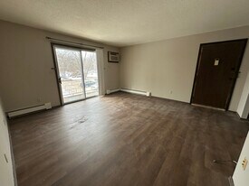 711 Meadow Ln Ct in Mount Vernon, IA - Building Photo