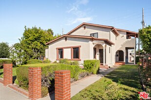 8710 El Manor Ave in Los Angeles, CA - Building Photo