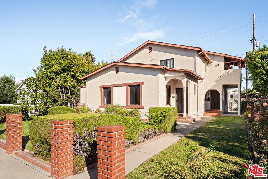 8710 El Manor Ave in Los Angeles, CA - Building Photo