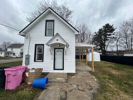 9 W Walnut St in Mount Vernon, OH - Building Photo