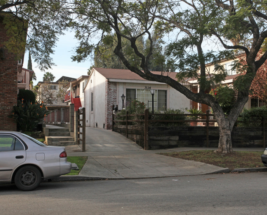 3126-3128 Rowena Ave in Los Angeles, CA - Foto de edificio