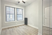 1655 W Jonquil Ter, Unit 31 in Chicago, IL - Building Photo - Building Photo