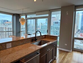 757 N Orleans St in Chicago, IL - Building Photo - Building Photo