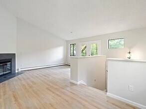 38 Meadowlark Ln in Woodridge, NY - Building Photo - Building Photo