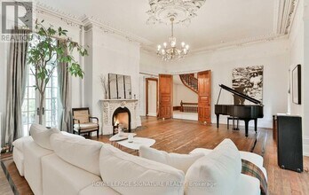 4 Wellesley Pl in Toronto, ON - Building Photo - Building Photo