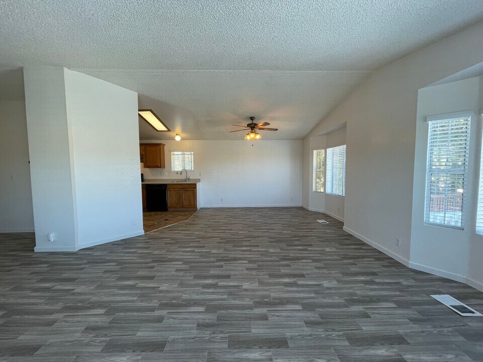 330 Kim Ct in Templeton, CA - Building Photo