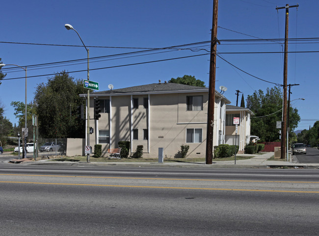 15531 Victory Blvd in Van Nuys, CA - Building Photo - Building Photo