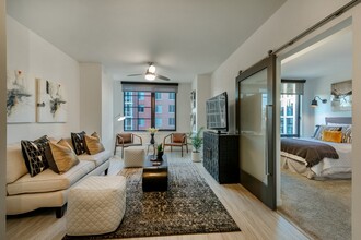 Ore 82 in Washington, DC - Foto de edificio - Building Photo