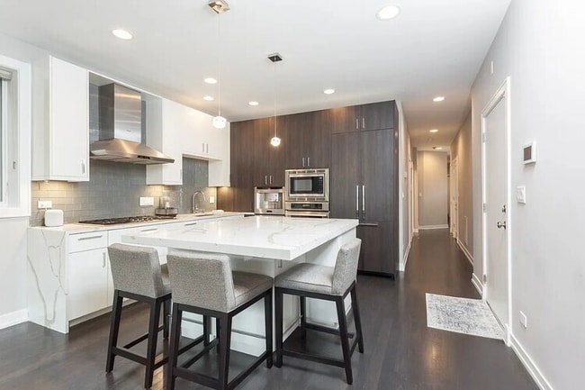 942 W Montana St in Chicago, IL - Building Photo - Building Photo