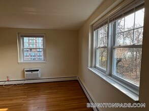2018 Commonwealth Ave in Boston, MA - Building Photo - Building Photo