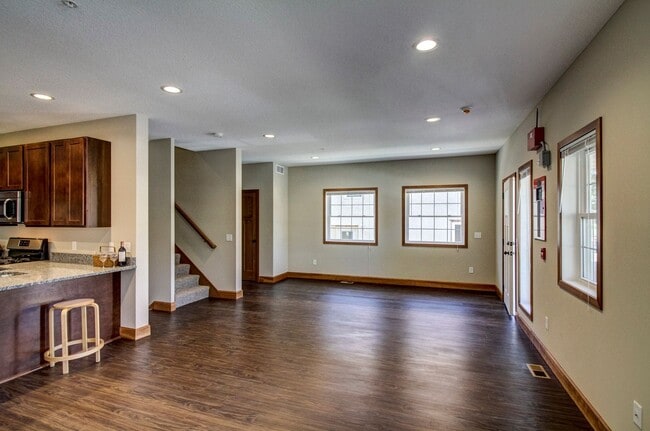property at 1208 Como Ave SE