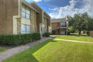 Quay Point Apartments in Houston, TX - Building Photo - Building Photo