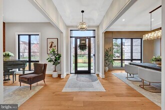 1100 Balls Hill Rd in McLean, VA - Building Photo - Building Photo