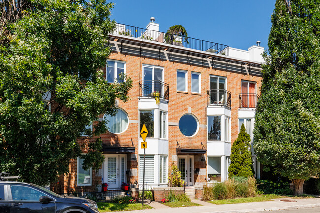 2265 Sainte-Cunégonde Rue in Montréal, QC - Building Photo - Building Photo