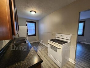 348 S 38th St in Lincoln, NE - Building Photo - Building Photo