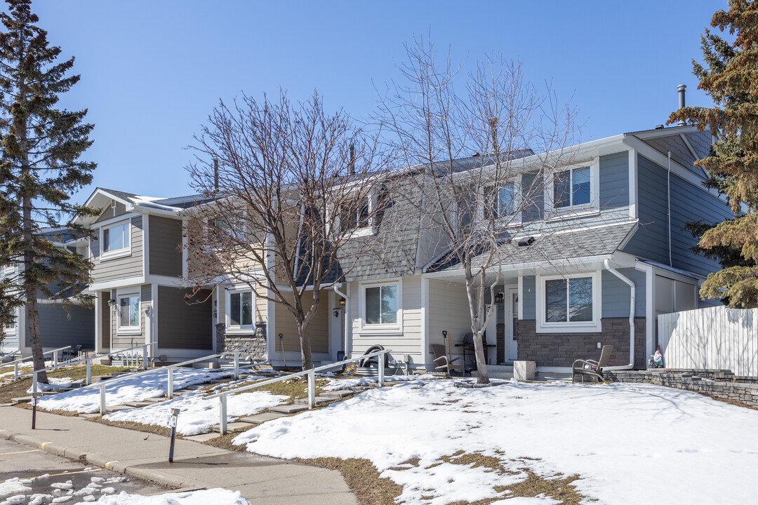 Gorgian Village in Calgary, AB - Building Photo