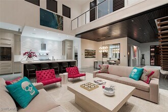 688 3rd St N in Naples, FL - Building Photo - Building Photo