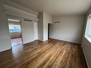 9005 Olive Blvd in Olivette, MO - Building Photo - Building Photo