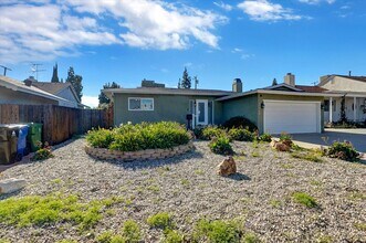 17068 Celtic St in Granada Hills, CA - Building Photo - Building Photo