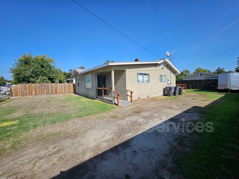 908 S Sinclair Ave in Stockton, CA - Building Photo