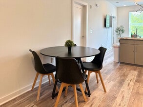 525 Parkway Dr NE in Atlanta, GA - Foto de edificio - Building Photo