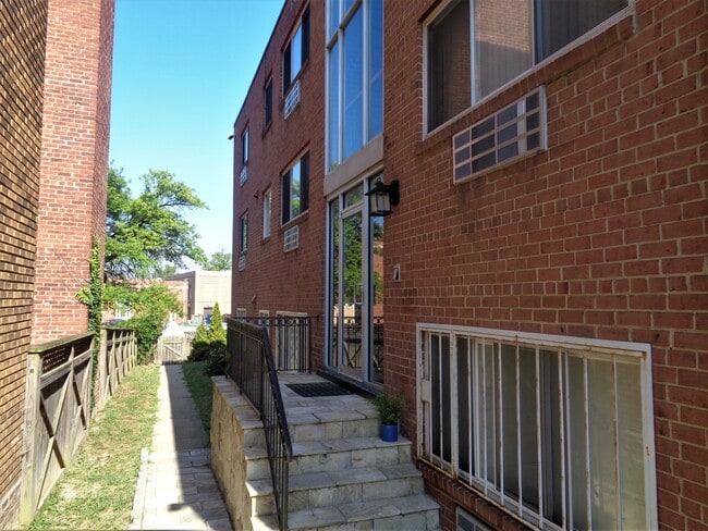 3656 New Hampshire Ave NW, Unit 4 in Washington, DC - Building Photo - Building Photo