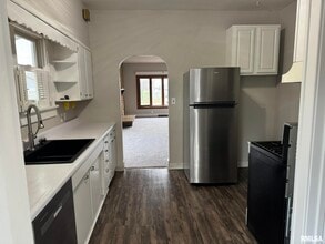 3122 W Locust St in Davenport, IA - Building Photo - Building Photo