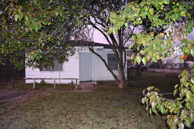 108 E Kirby in Quinlan, TX - Building Photo - Building Photo