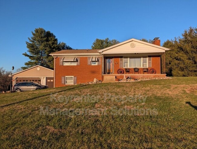 700 Shenandoah Ave in Waynesboro, VA - Building Photo - Building Photo