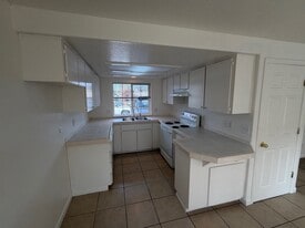 4338 Ward Pl NE in Salem, OR - Building Photo