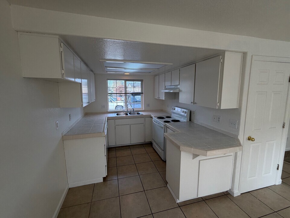 4338 Ward Pl NE in Salem, OR - Foto de edificio