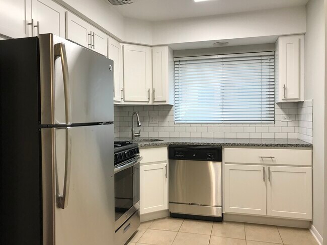 2600 W Logan Blvd in Chicago, IL - Building Photo - Building Photo