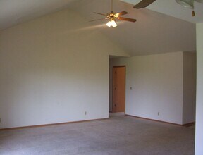 3305 W Raynell St in Springfield, MO - Building Photo - Building Photo