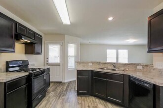 12050 Pia Drive in Houston, TX - Building Photo - Building Photo